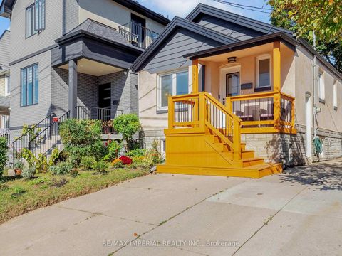 Photo 1 at 598 Ridelle Avenue, Belgravia, Toronto