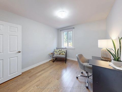 Photo 21 at 598 Ridelle Avenue, Belgravia, Toronto