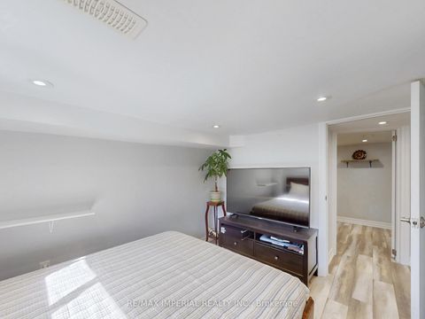 Photo 31 at 598 Ridelle Avenue, Belgravia, Toronto