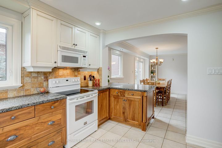 Photo 4 at 716 Cameron Court, Erindale, Mississauga