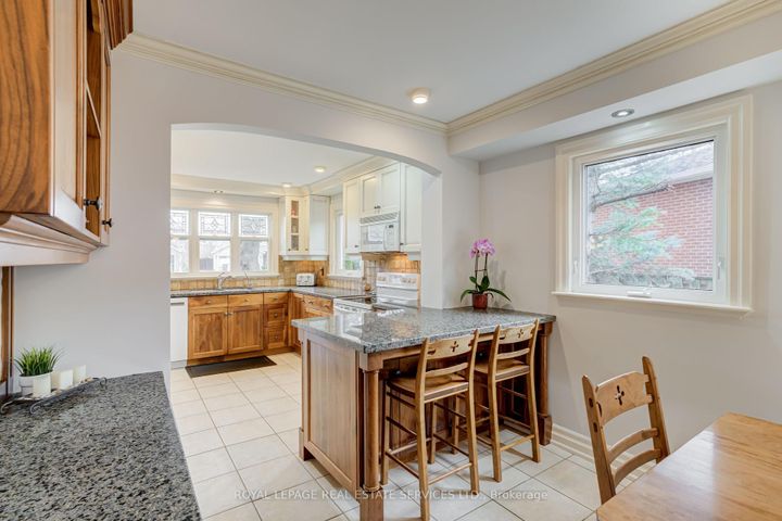 Photo 5 at 716 Cameron Court, Erindale, Mississauga