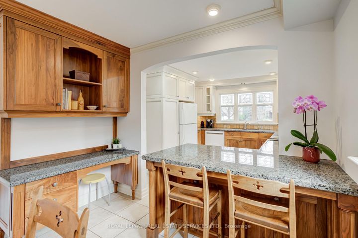 Photo 7 at 716 Cameron Court, Erindale, Mississauga