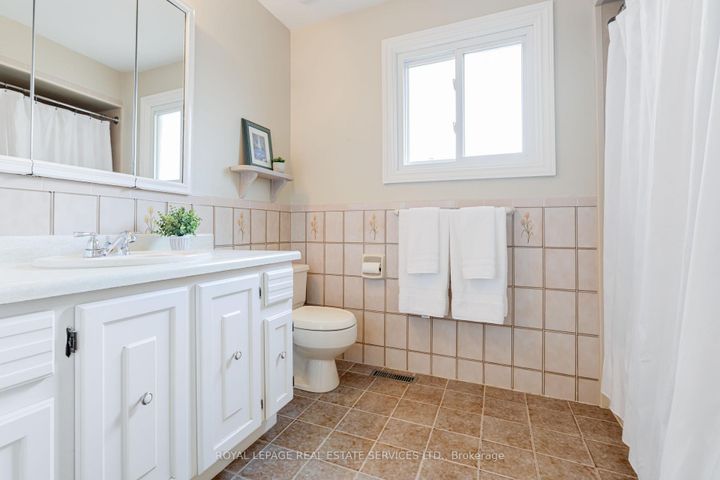Photo 20 at 716 Cameron Court, Erindale, Mississauga