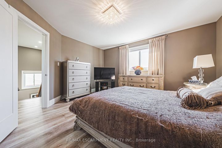 Photo 24 at 103 Broughton Avenue, Broughton, Hamilton