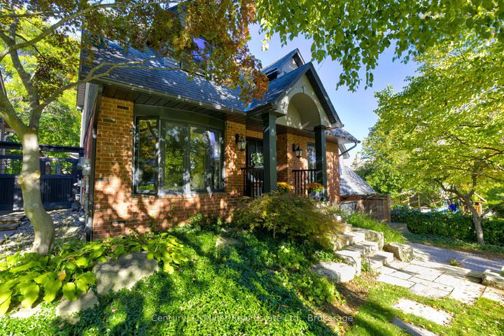 Photo 2 at 6 Mays Crescent, Waterdown, Hamilton