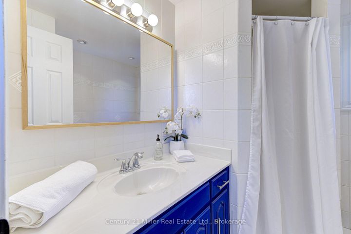 Photo 33 at 6 Mays Crescent, Waterdown, Hamilton