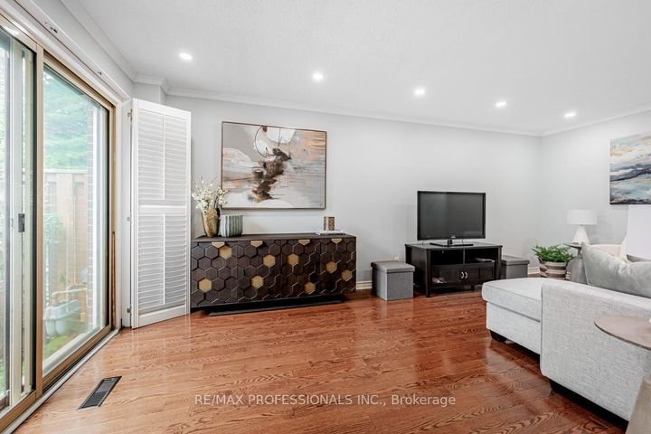 Photo 12 at 41 - 1180 Mississauga Valley Boulevard, Mississauga Valleys, Mississauga