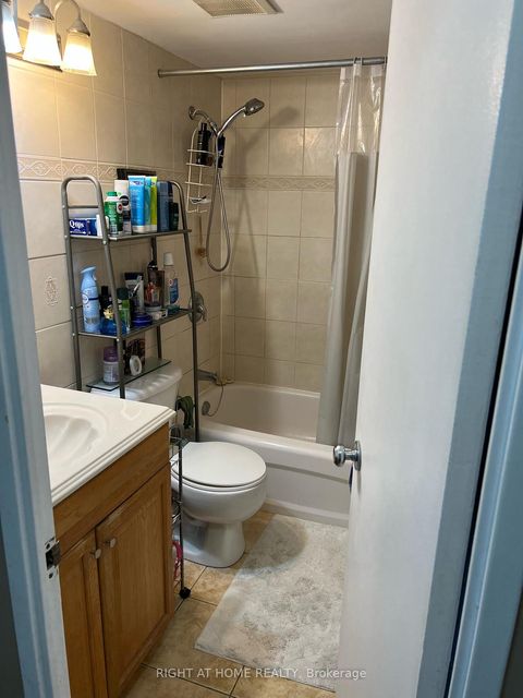 Photo 4 at 1812 - 360 Ridelle Avenue, Belgravia, Toronto Photo 4 at 1812 - 360 Ridelle Avenue, Belgravia, Toronto