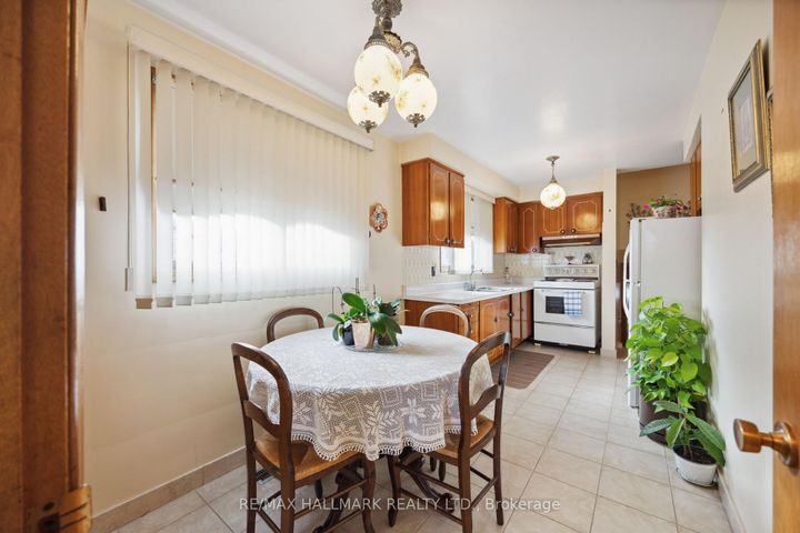 Photo 3 at 23 Lockington Court, Humbermede, Toronto
