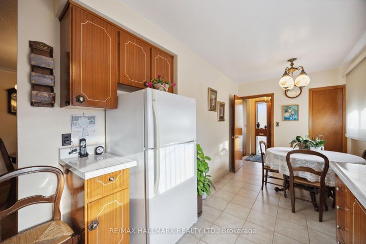 Photo 6 at 23 Lockington Court, Humbermede, Toronto