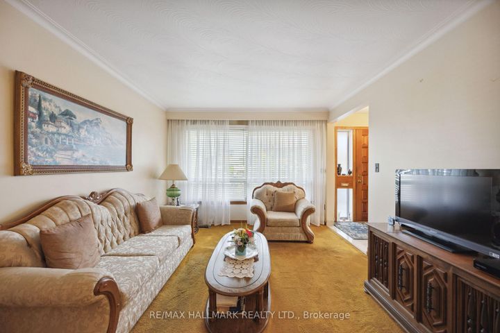 Photo 11 at 23 Lockington Court, Humbermede, Toronto