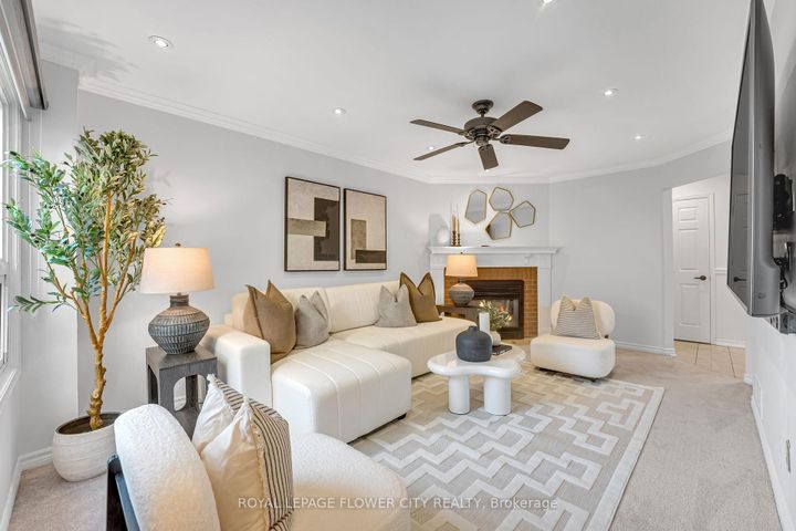 Photo 5 at 3278 Waxwing Drive, Lisgar, Mississauga