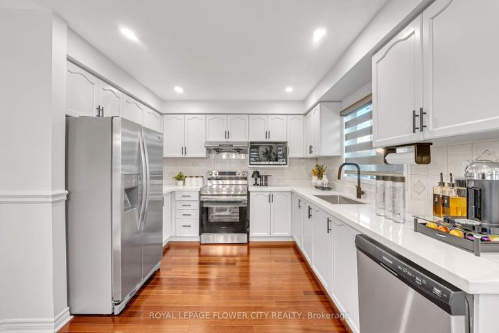Photo 11 at 3278 Waxwing Drive, Lisgar, Mississauga