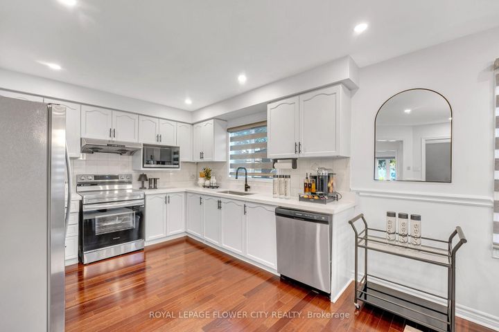 Photo 12 at 3278 Waxwing Drive, Lisgar, Mississauga