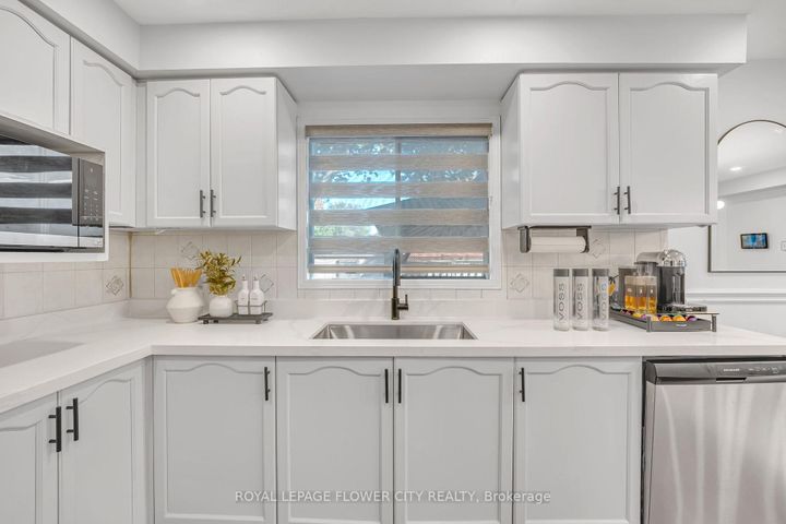 Photo 13 at 3278 Waxwing Drive, Lisgar, Mississauga