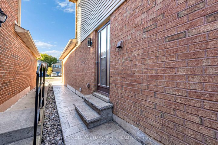 Photo 39 at 3278 Waxwing Drive, Lisgar, Mississauga