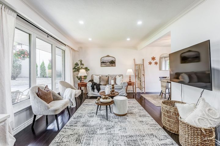 Photo 4 at 22 Ravine Park Crescent, Rouge E10, Toronto