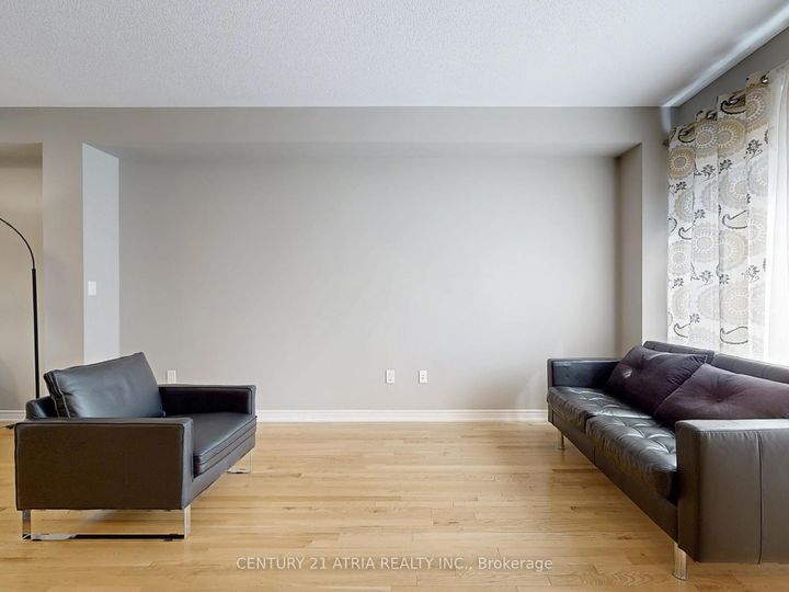 Photo 1 at 8 Moonseed Lane, Oak Ridges Lake Wilcox, Richmond Hill