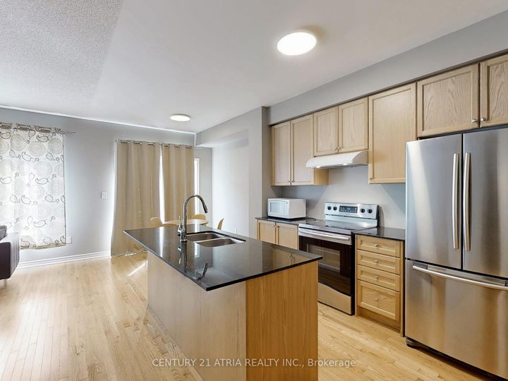 Photo 5 at 8 Moonseed Lane, Oak Ridges Lake Wilcox, Richmond Hill