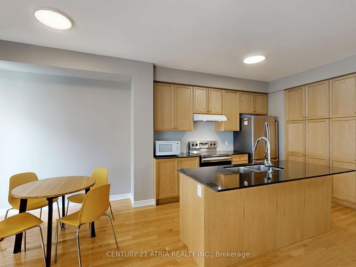 Photo 6 at 8 Moonseed Lane, Oak Ridges Lake Wilcox, Richmond Hill