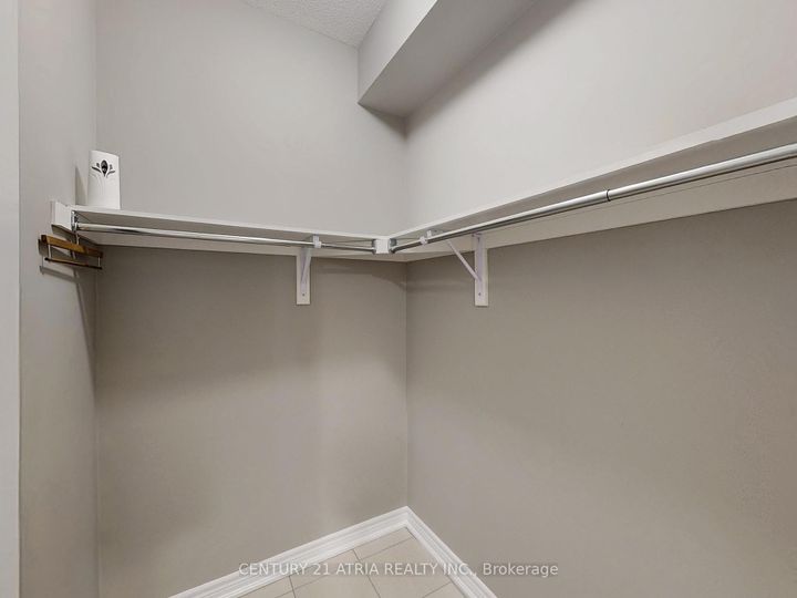 Photo 9 at 8 Moonseed Lane, Oak Ridges Lake Wilcox, Richmond Hill