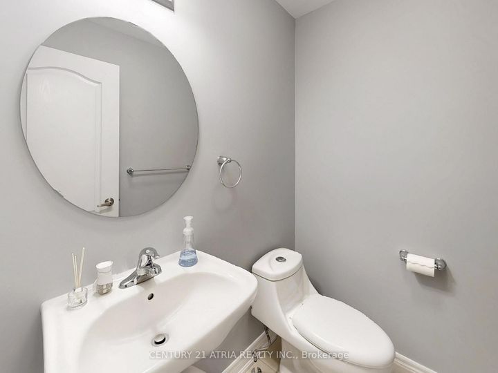 Photo 10 at 8 Moonseed Lane, Oak Ridges Lake Wilcox, Richmond Hill