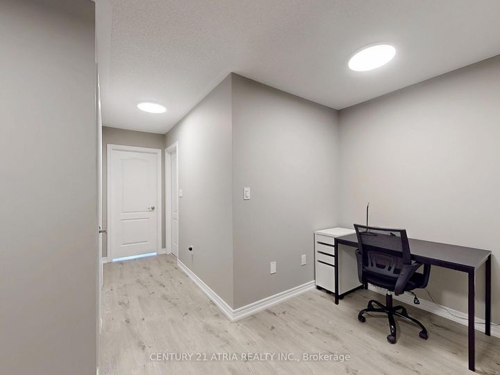 Photo 13 at 8 Moonseed Lane, Oak Ridges Lake Wilcox, Richmond Hill