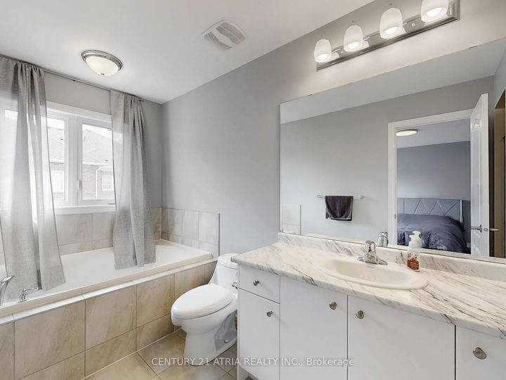 Photo 16 at 8 Moonseed Lane, Oak Ridges Lake Wilcox, Richmond Hill