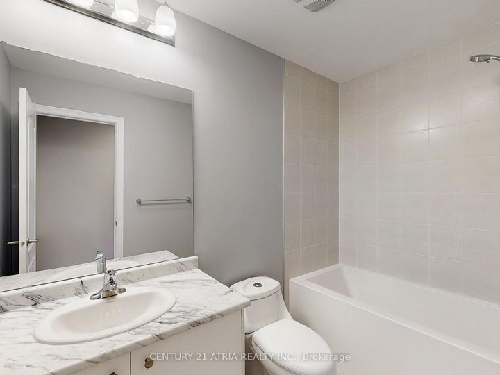 Photo 22 at 8 Moonseed Lane, Oak Ridges Lake Wilcox, Richmond Hill