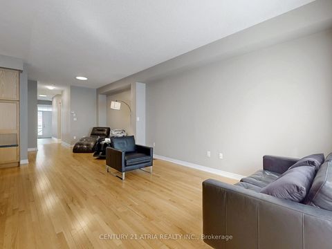 Photo 3 at 8 Moonseed Lane, Oak Ridges Lake Wilcox, Richmond Hill