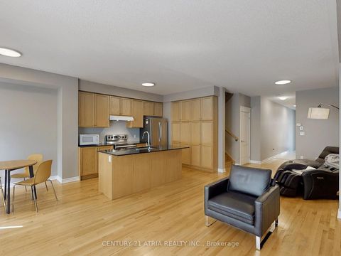 Photo 4 at 8 Moonseed Lane, Oak Ridges Lake Wilcox, Richmond Hill