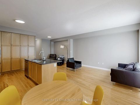 Photo 8 at 8 Moonseed Lane, Oak Ridges Lake Wilcox, Richmond Hill