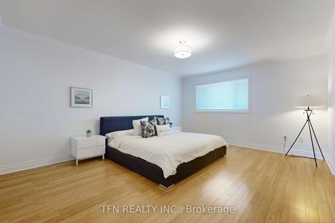 Photo 13 at 24 Lucerne Drive, Vellore Village, Vaughan