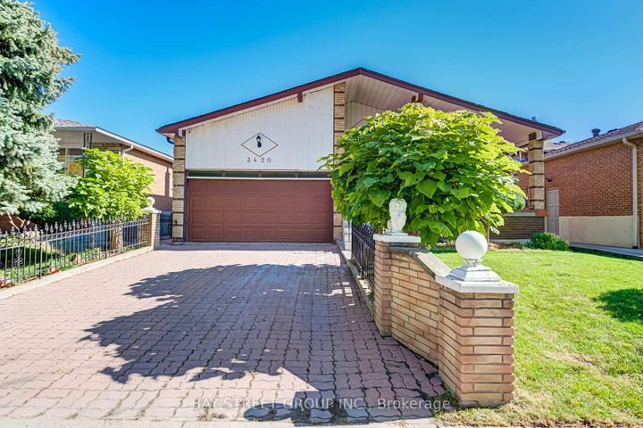 Photo 2 at 3420 Charmaine Heights, Mississauga Valleys, Mississauga