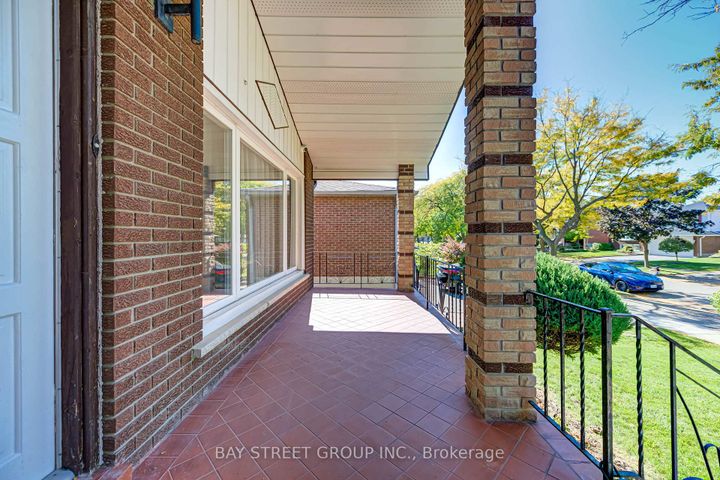 Photo 3 at 3420 Charmaine Heights, Mississauga Valleys, Mississauga