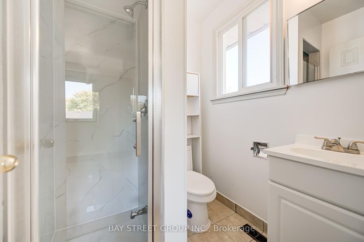 Photo 34 at 3420 Charmaine Heights, Mississauga Valleys, Mississauga