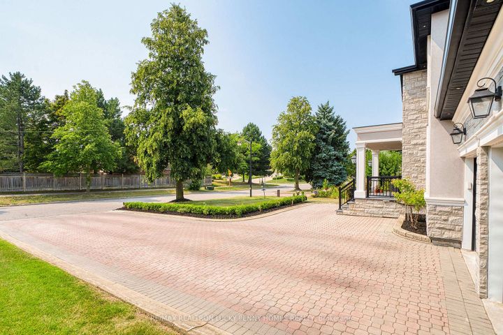 Photo 3 at 38 Beckenridge Drive, Milliken Mills East, Markham