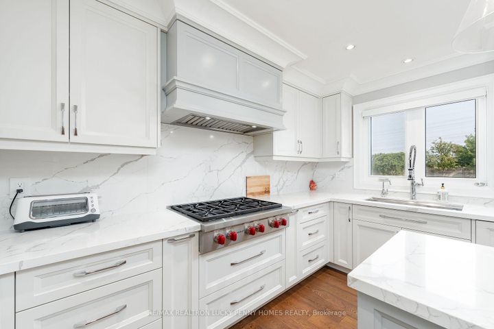 Photo 13 at 38 Beckenridge Drive, Milliken Mills East, Markham