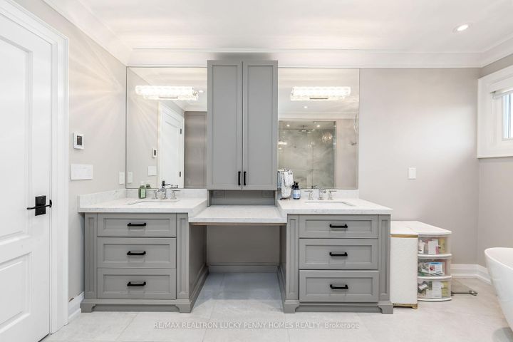 Photo 23 at 38 Beckenridge Drive, Milliken Mills East, Markham