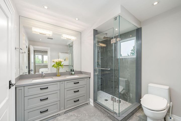 Photo 27 at 38 Beckenridge Drive, Milliken Mills East, Markham