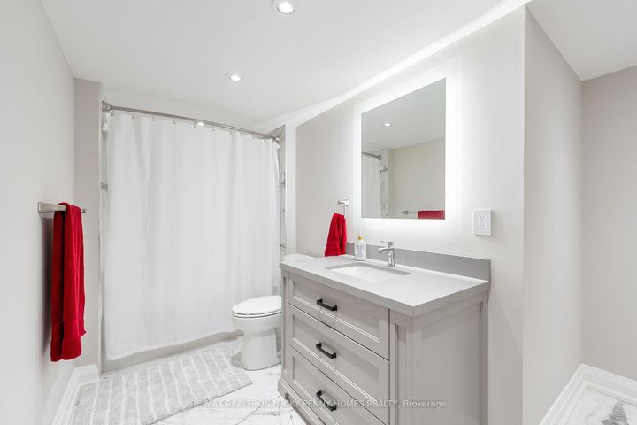 Photo 35 at 38 Beckenridge Drive, Milliken Mills East, Markham