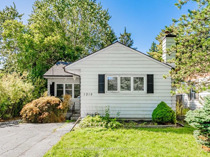 Photo 1 at 1218 Lakebreeze Drive, Mineola, Mississauga