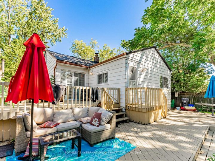 Photo 5 at 1218 Lakebreeze Drive, Mineola, Mississauga