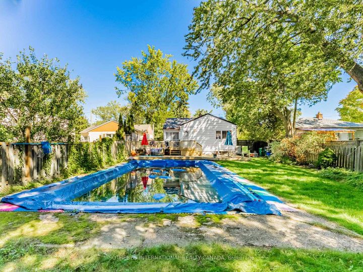 Photo 6 at 1218 Lakebreeze Drive, Mineola, Mississauga