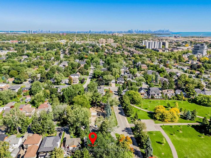 Photo 10 at 1218 Lakebreeze Drive, Mineola, Mississauga