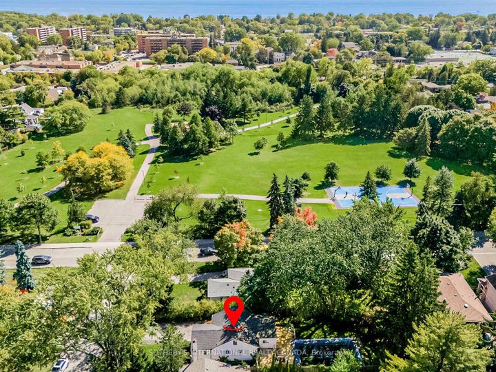 Photo 11 at 1218 Lakebreeze Drive, Mineola, Mississauga