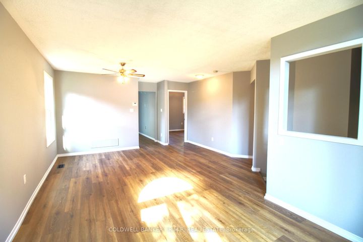 Photo 4 at 1590 Edenwood Court, Samac, Oshawa