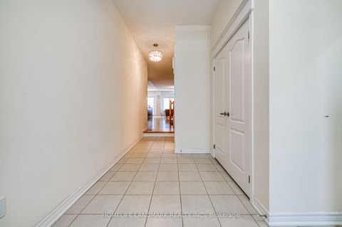 Photo 4 at 33 Thornapple Lane, Oak Ridges Lake Wilcox, Richmond Hill