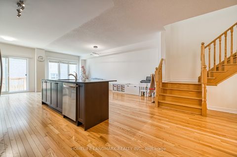 Photo 10 at 33 Thornapple Lane, Oak Ridges Lake Wilcox, Richmond Hill Photo 10 at 33 Thornapple Lane, Oak Ridges Lake Wilcox, Richmond Hill