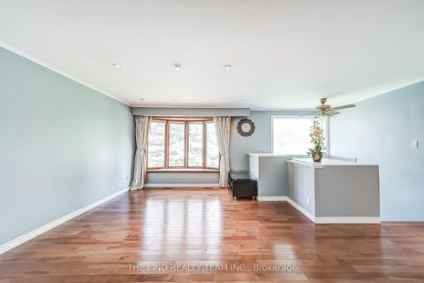 Photo 4 at 20 Haida Drive, Aurora Heights, Aurora